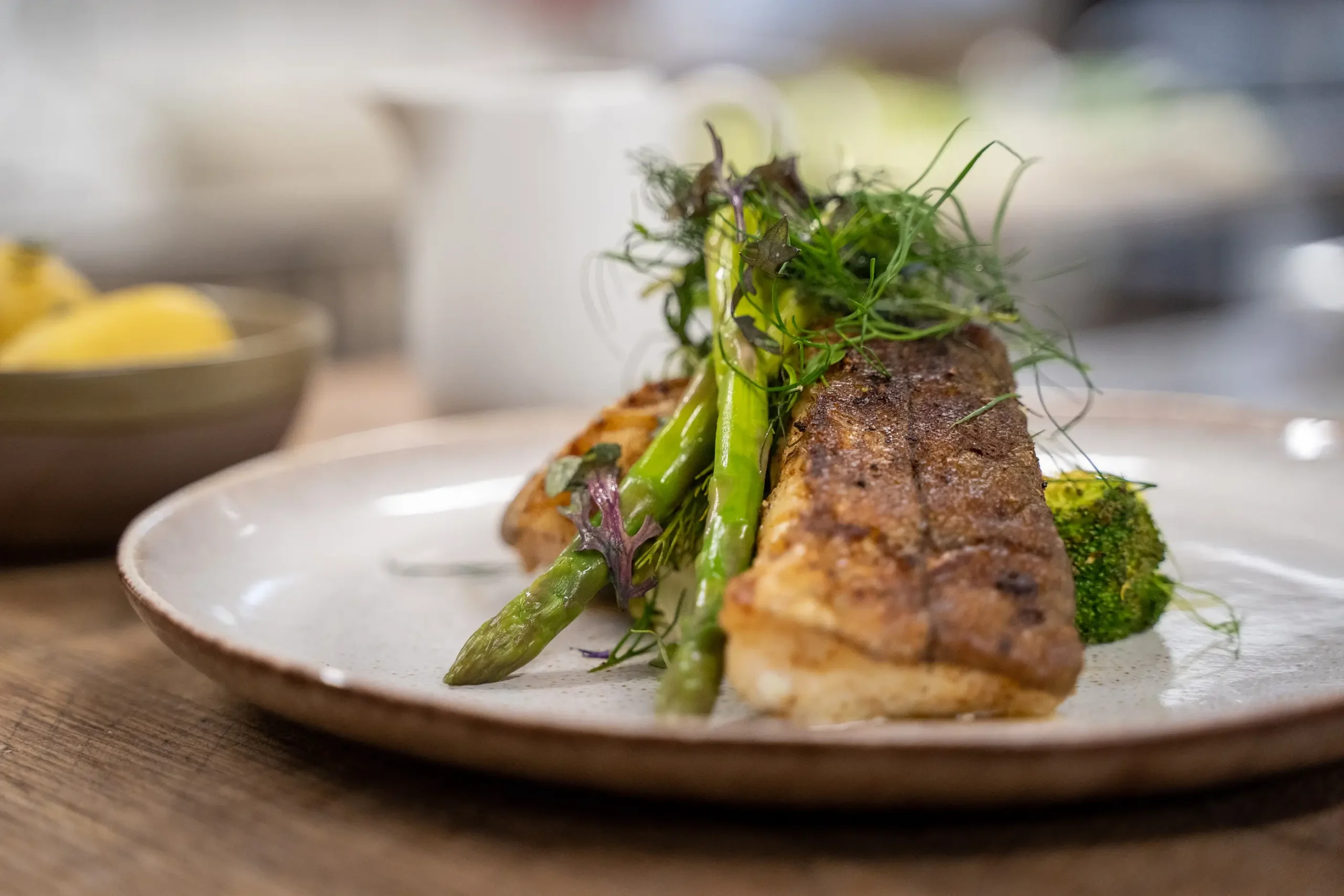 Lækker hjemmelavede retter af sæsonens bedste lokale råvarer i Restaurant Slettestrand | Foto: Kristian Skjødt