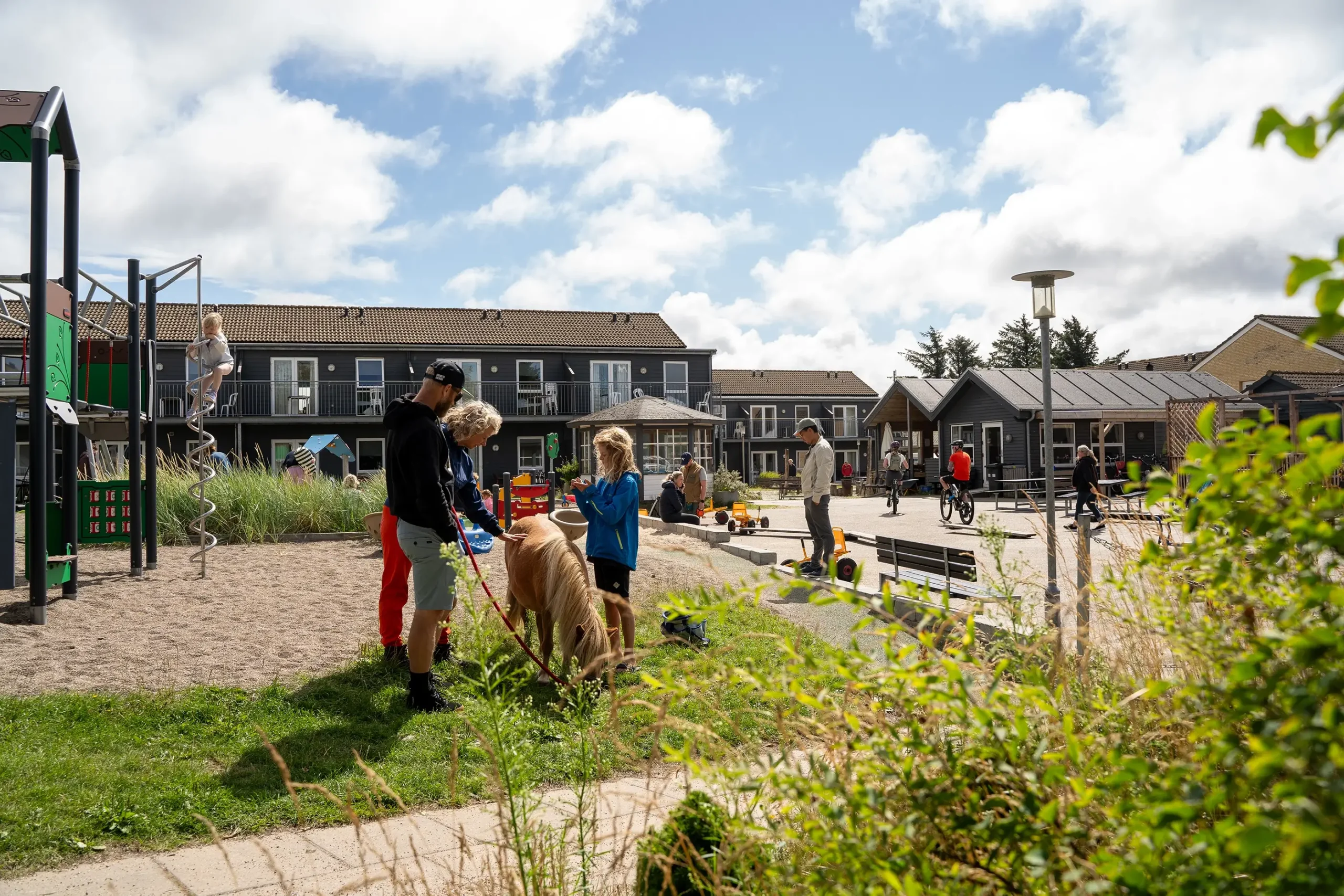 Leg, ponyhygge og MTB ved legepladsen på Feriecenter Slettestrand | Foto: Kristian Skjødt
